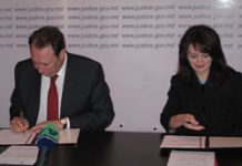 Ministerul Justiţiei şi CNPAC au semnat un Acord de colaborare în domeniul protecţiei juridice a copiilor victime sau martori ai violenţei