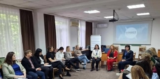 Programul CONECT: 24 de cadre didactice, din 13 școli din Chișinău și Bălți, învață gratuit cum să explice adolescența pe înțelesul părinților